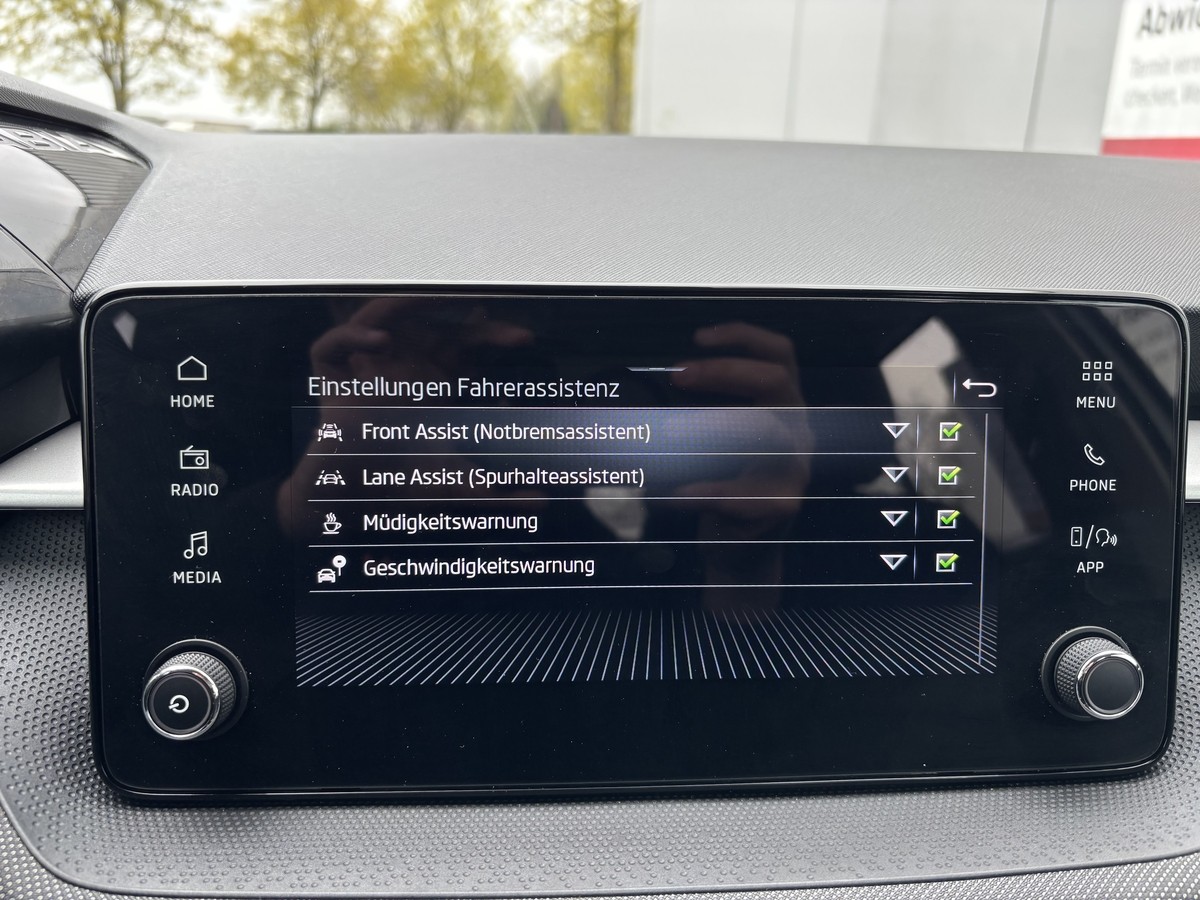 Skoda Fabia 1.0 TSI Selection*LED*CARPLAY*SITZHEIZUNG*KAMERA*