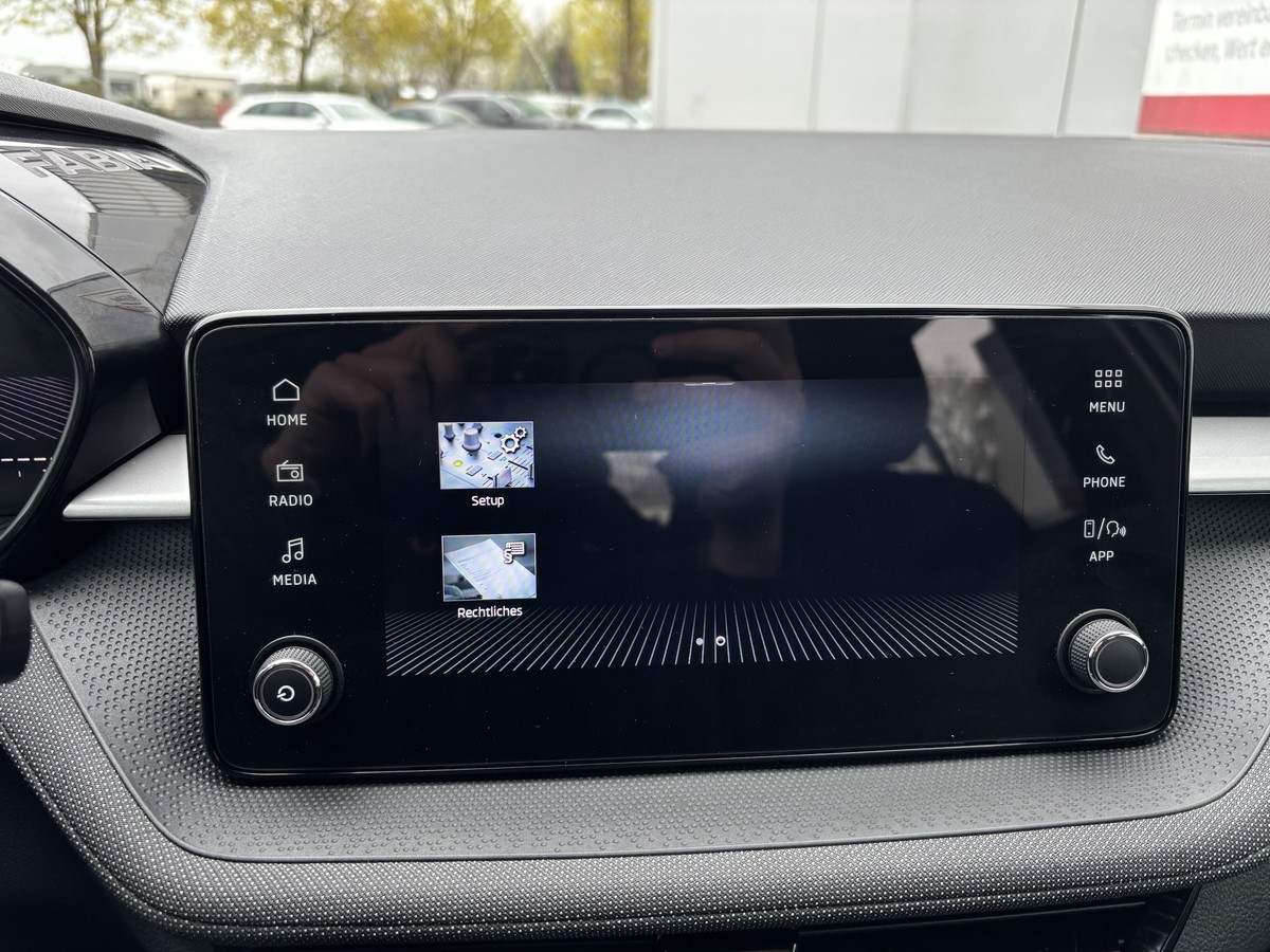 Skoda Fabia 1.0 TSI Selection*LED*CARPLAY*SITZHEIZUNG*KAMERA*