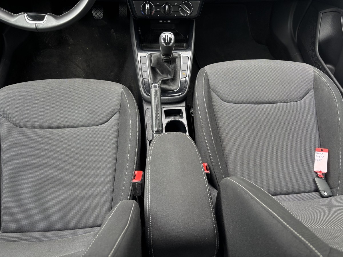 Skoda Fabia 1.0 TSI Selection*LED*CARPLAY*SITZHEIZUNG*KAMERA*