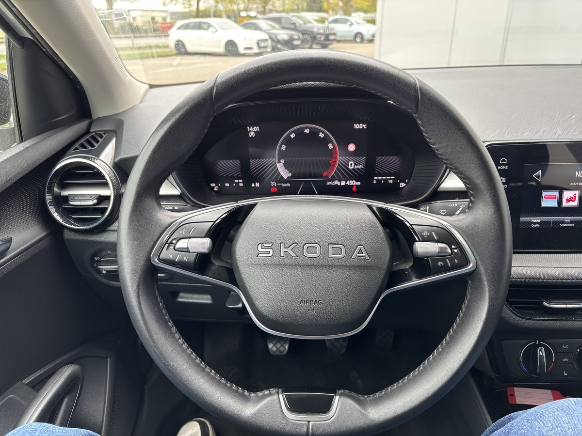 Skoda Fabia 1.0 TSI Selection*LED*CARPLAY*SITZHEIZUNG*KAMERA*