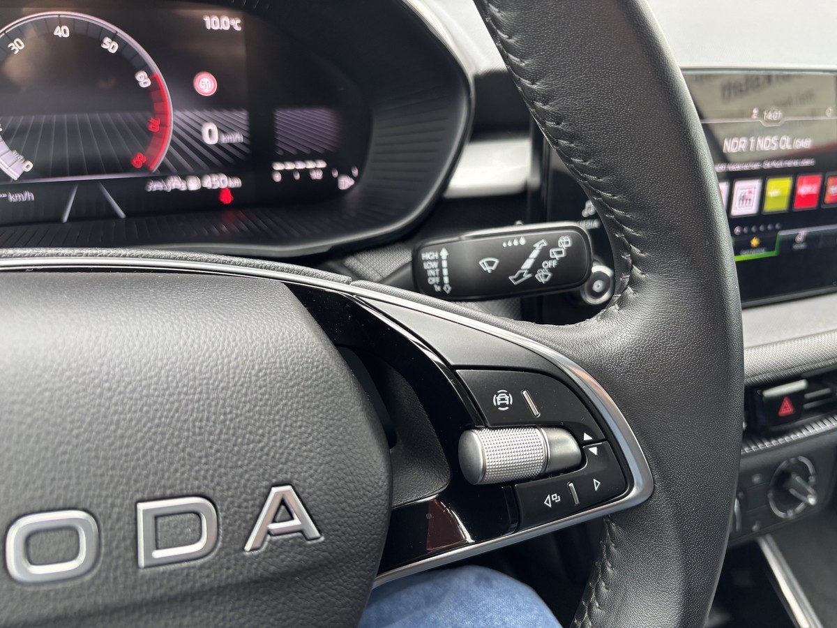 Skoda Fabia 1.0 TSI Selection*LED*CARPLAY*SITZHEIZUNG*KAMERA*