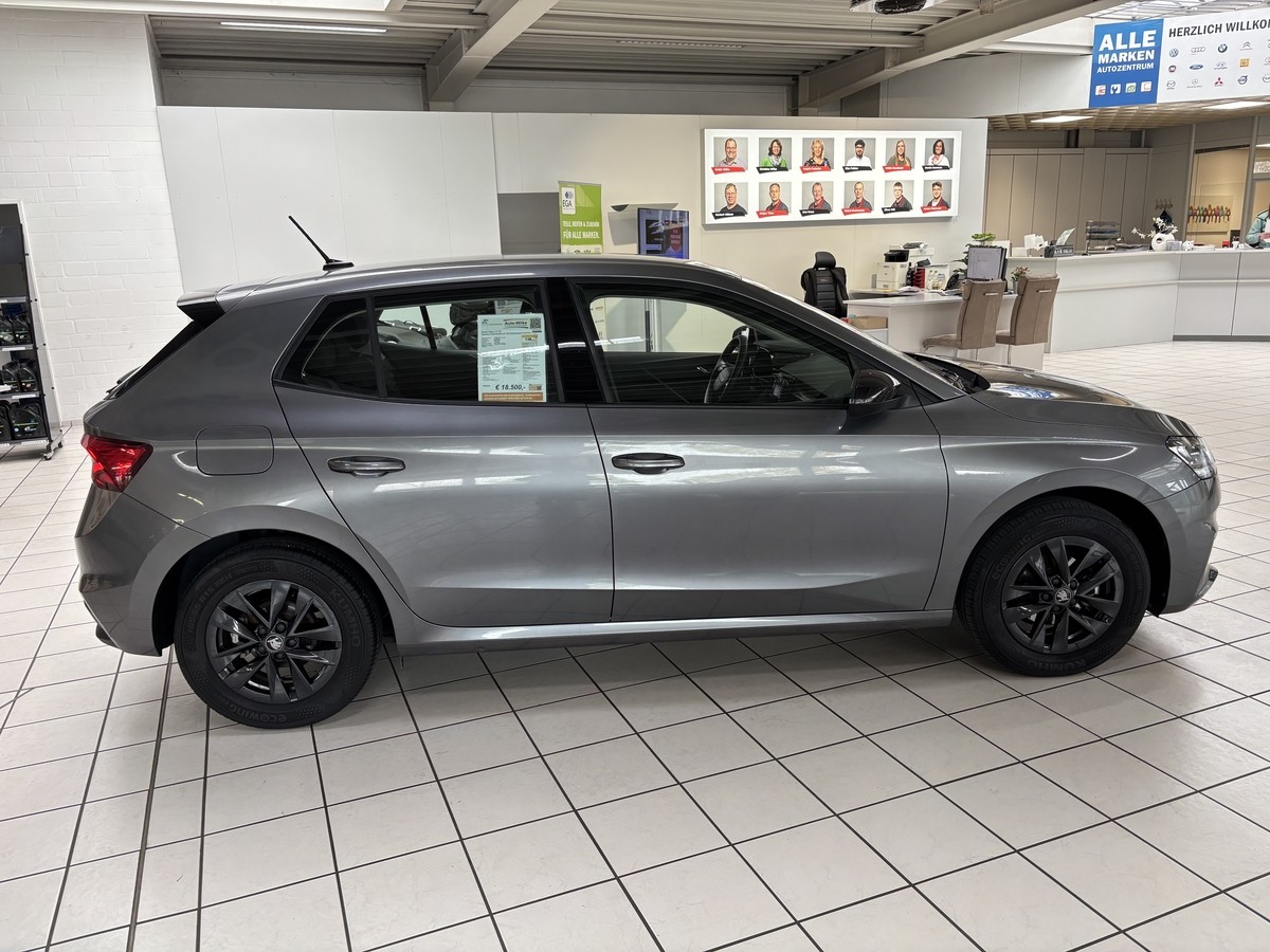 Skoda Fabia 1.0 TSI Selection*LED*CARPLAY*SITZHEIZUNG*KAMERA*