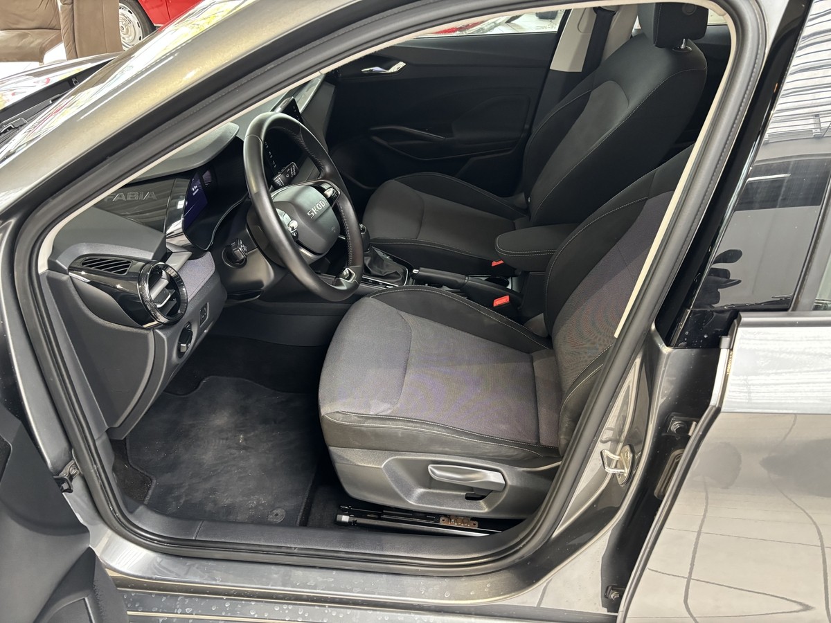 Skoda Fabia 1.0 TSI Selection*LED*CARPLAY*SITZHEIZUNG*KAMERA*