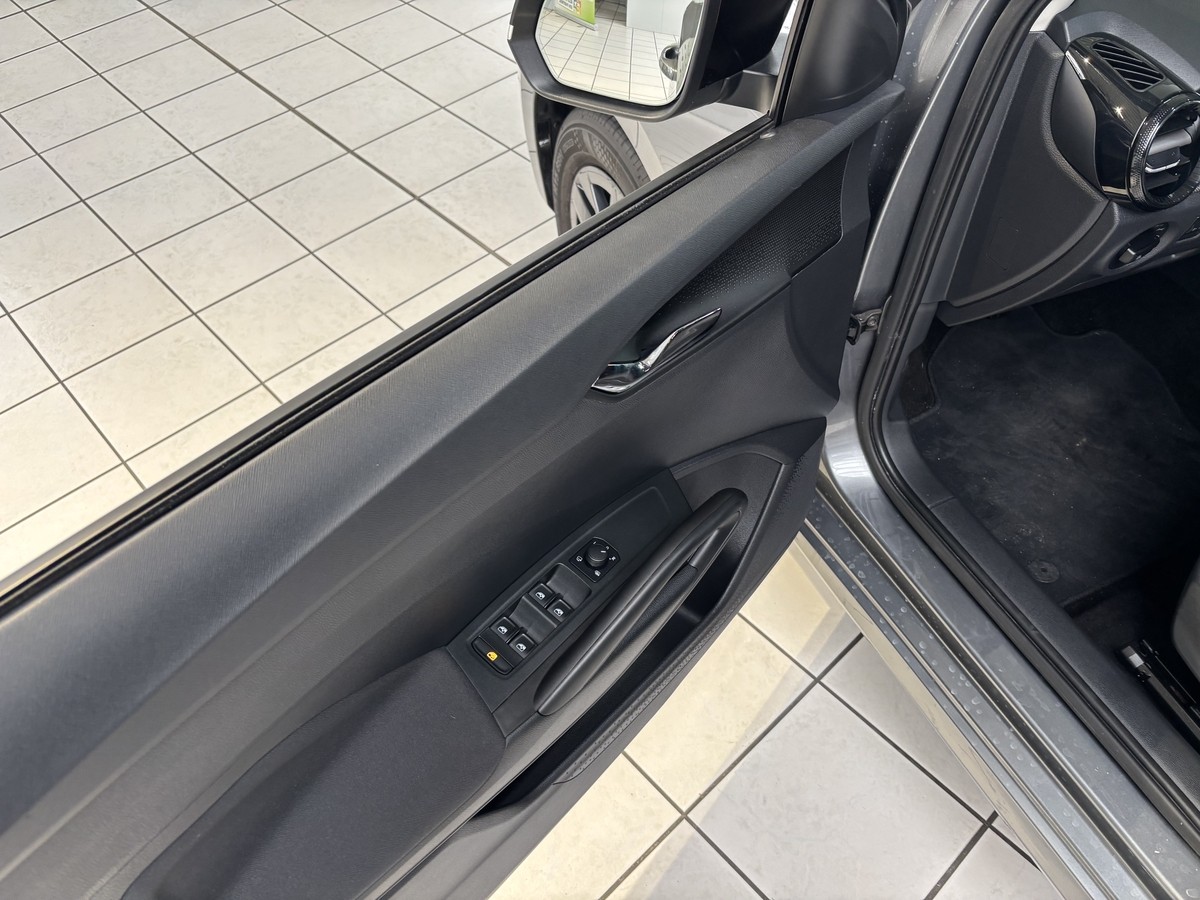 Skoda Fabia 1.0 TSI Selection*LED*CARPLAY*SITZHEIZUNG*KAMERA*