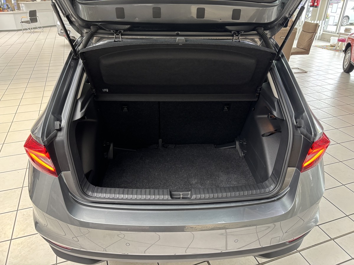 Skoda Fabia 1.0 TSI Selection*LED*CARPLAY*SITZHEIZUNG*KAMERA*