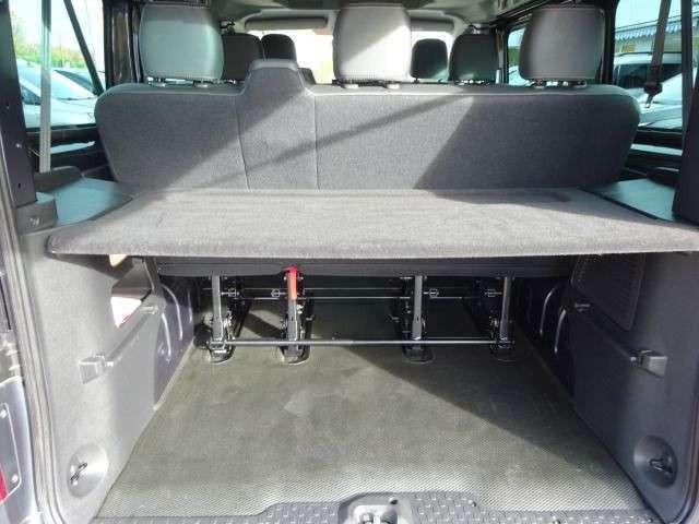 Nissan Primastar Kombi L1H1 2,8t Tekna Design 9Sitzer