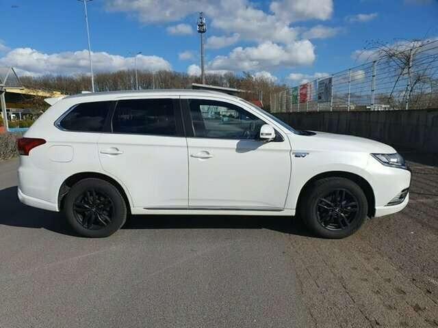 Mitsubishi Outlander Outlander Plug-in Hybrid PLUS mit Intro-Paket 2.4