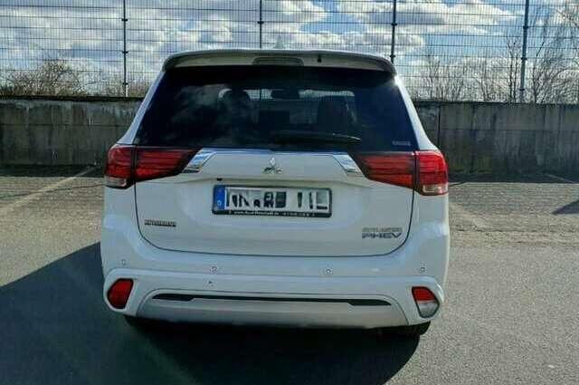 Mitsubishi Outlander Outlander Plug-in Hybrid PLUS mit Intro-Paket 2.4