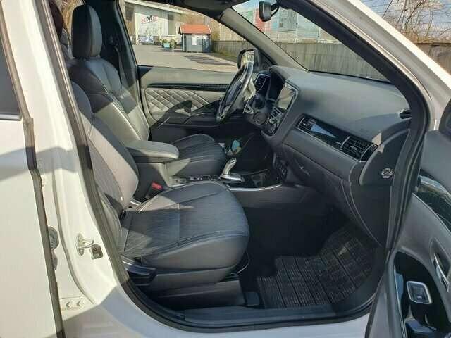 Mitsubishi Outlander Outlander Plug-in Hybrid PLUS mit Intro-Paket 2.4