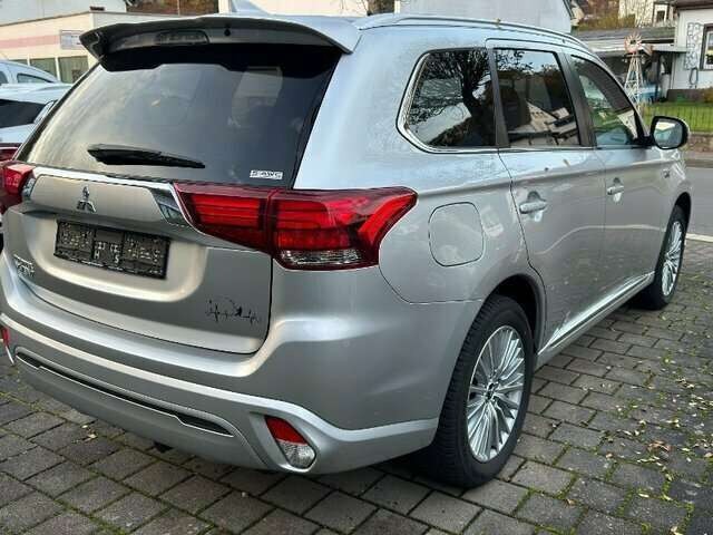 Mitsubishi Outlander Outlander Plug-in Hybrid BASIS Spirit-Paket 2.4 MI
