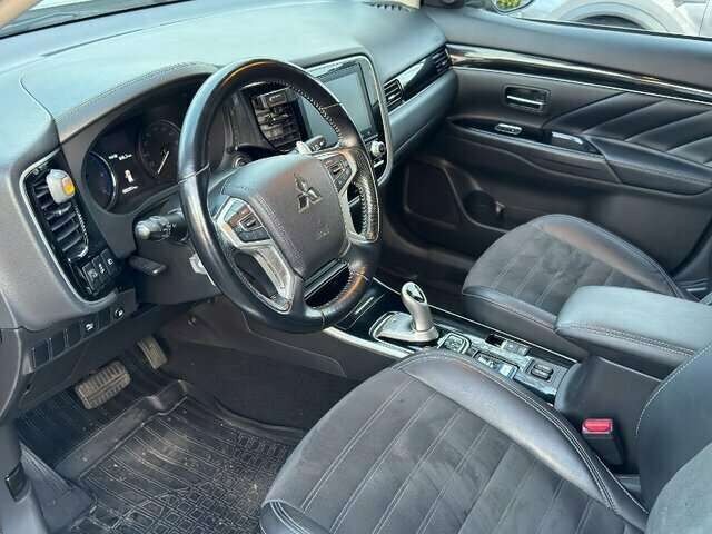 Mitsubishi Outlander Outlander Plug-in Hybrid BASIS Spirit-Paket 2.4 MI