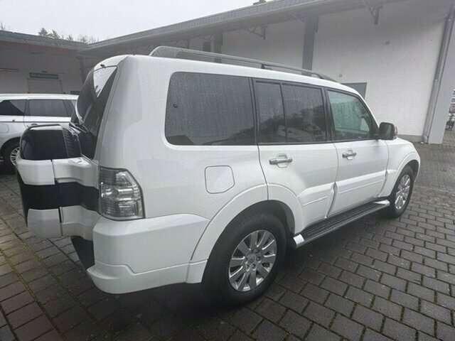 Mitsubishi Pajero 5-Türer TOP 3.2 DI-D Automatik (Leder schwarz)