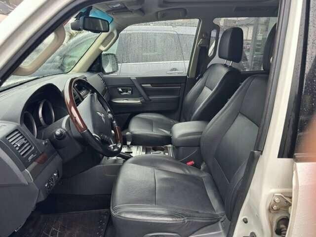 Mitsubishi Pajero 5-Türer TOP 3.2 DI-D Automatik (Leder schwarz)
