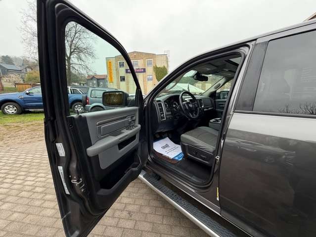 Dodge RAM 1500 5,7 HEMI 4+4 6 Sitzer