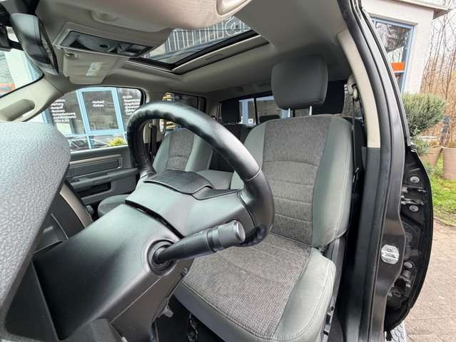 Dodge RAM 1500 5,7 HEMI 4+4 6 Sitzer