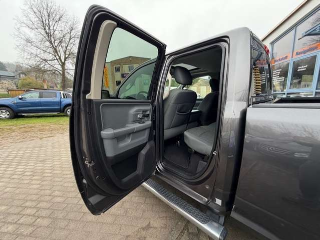 Dodge RAM 1500 5,7 HEMI 4+4 6 Sitzer