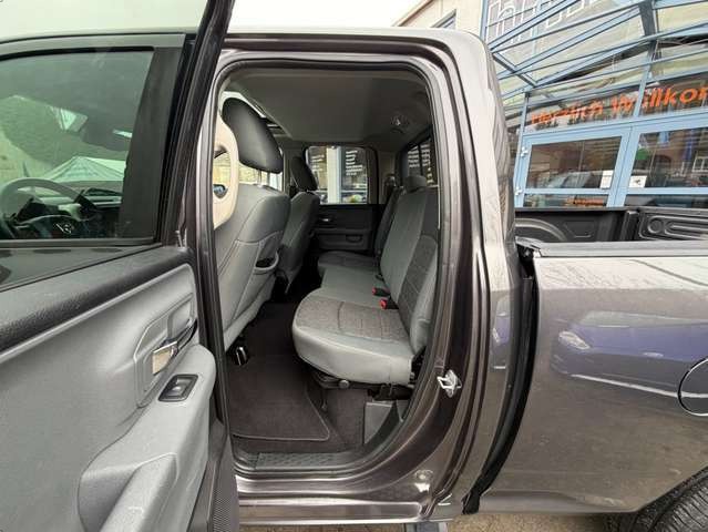 Dodge RAM 1500 5,7 HEMI 4+4 6 Sitzer