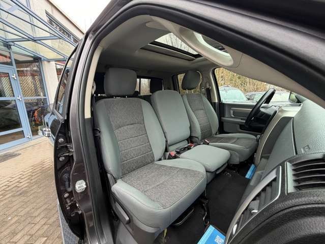 Dodge RAM 1500 5,7 HEMI 4+4 6 Sitzer