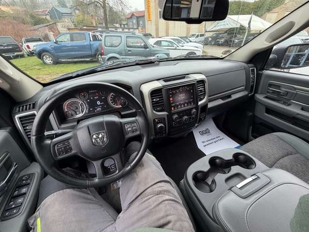 Dodge RAM 1500 5,7 HEMI 4+4 6 Sitzer