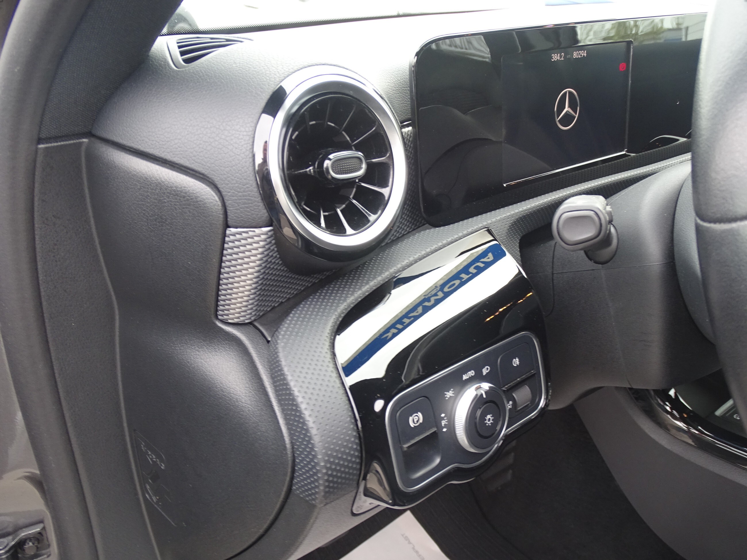 Mercedes-Benz A 180 PROGRESSIVE*NAVI*MBUX*LED*SHZG*TEL*TEMPO*