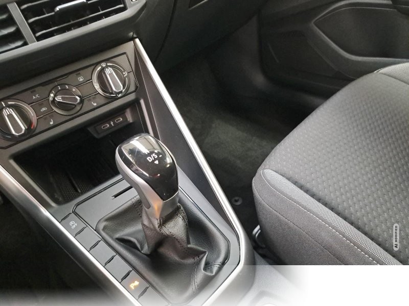 Volkswagen Taigo 1.0 TSI DSG Life Navi LED ACC Sitzheizung PDC Kamera LM16
