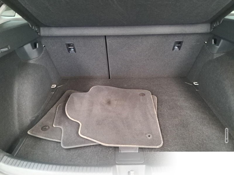 Volkswagen Taigo 1.0 TSI DSG Life Navi LED ACC Sitzheizung PDC Kamera LM16