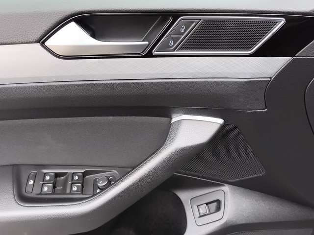 Volkswagen Passat Variant 2.0 TDI DSG Business AHK NAVI PDC