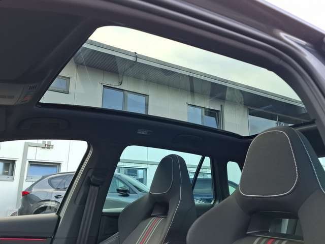 Skoda Kamiq 1.5 TSI Monte Carlo DSG / NAVI / AHK / PANORAMA