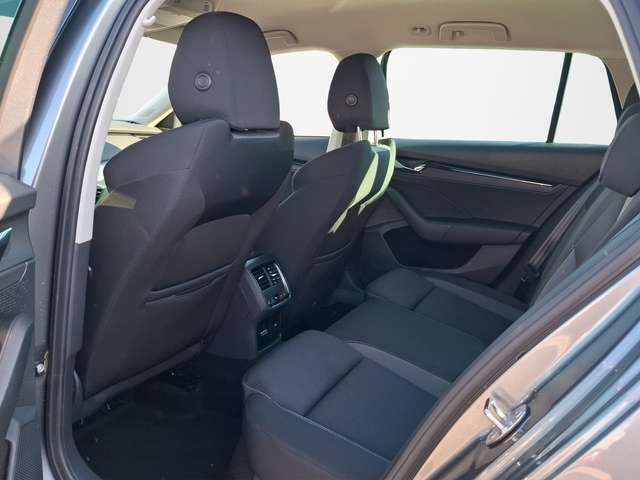 Skoda Octavia Combi 2.0 TDI Tour DSG / NAVI / ACC / LED / SITZHE