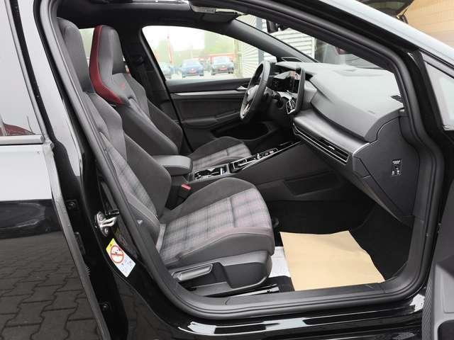 Volkswagen Golf GTI 8 2.0 TSI DSG BLACK STYLE AHK PANO H&K-SOUND NAVI