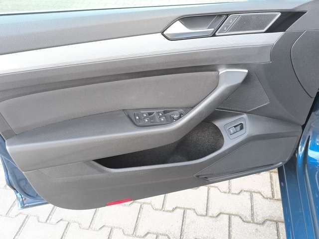 Volkswagen Passat Variant 1.5 TSI DSG Business AHK NAVI PDC Facelift