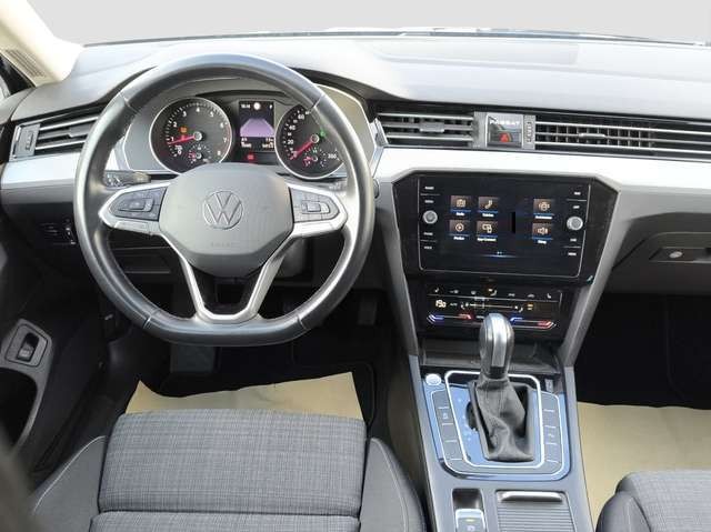 Volkswagen Passat Variant 1.5 TSI DSG Business AHK NAVI PDC Facelift