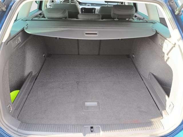Volkswagen Passat Var. 1.5 TSI DSG Business AHK NAVI PDC Facelift