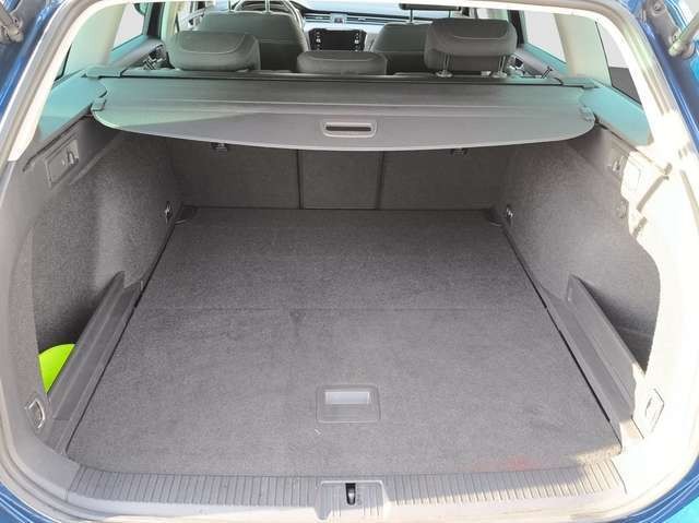 Volkswagen Passat Variant 1.5 TSI DSG Business AHK NAVI PDC Facelift