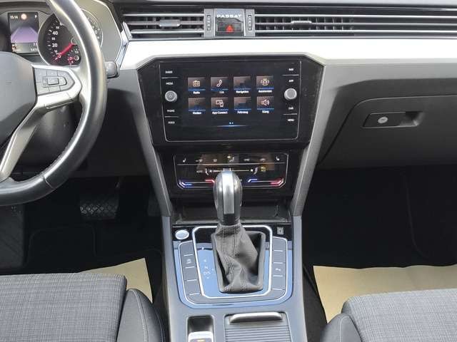 Volkswagen Passat Variant 1.5 TSI DSG Business AHK NAVI PDC Facelift