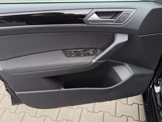 Volkswagen Touran 1.5 TSI DSG Highline ACC PDC SHZ