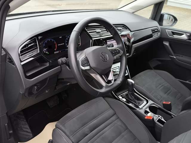 Volkswagen Touran 1.5 TSI DSG Highline ACC PDC SHZ