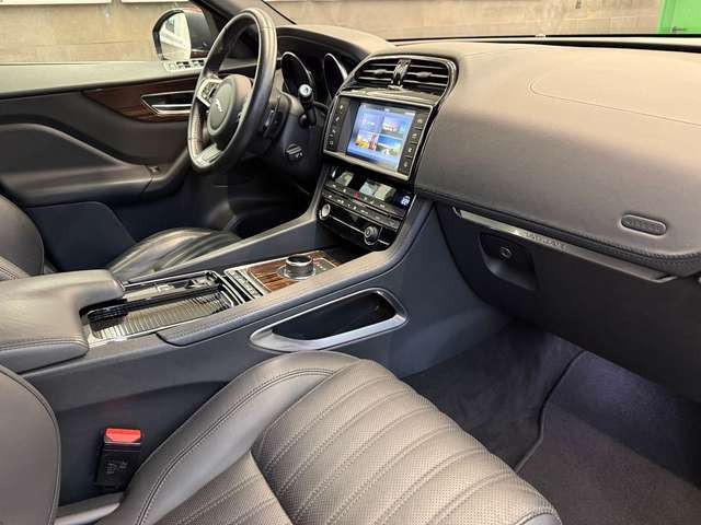 Jaguar F-Pace F-PACE 5 J. Garantie NAVI LHZ 4XSHZ KAM BI-XENON