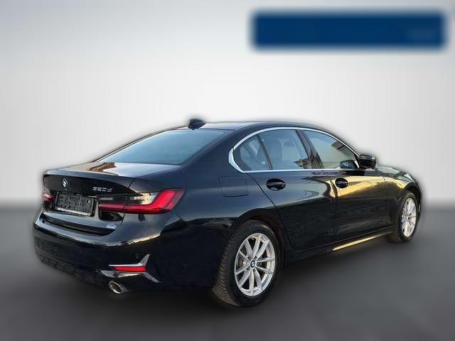 BMW 320 d xDrive Luxury Line AUTOMATIK / LEDER / AHK / SCH