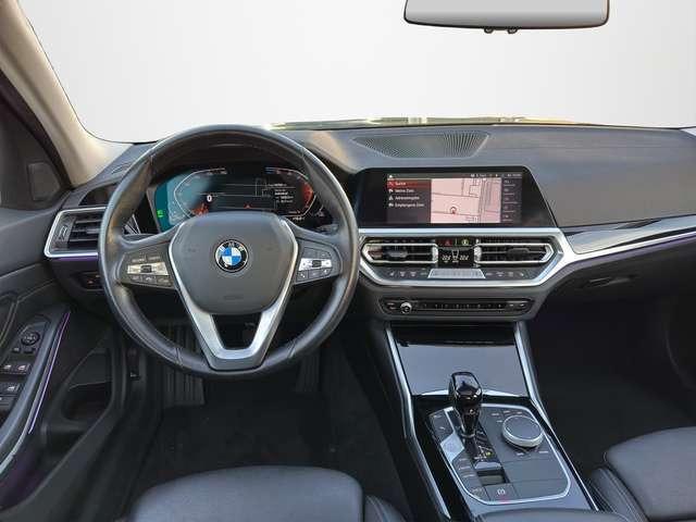 BMW 320 d xDrive Luxury Line AUTOMATIK / LEDER / AHK / SCH