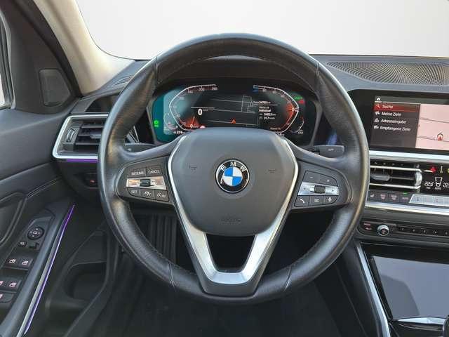 BMW 320 d xDrive Luxury Line AUTOMATIK / LEDER / AHK / SCH