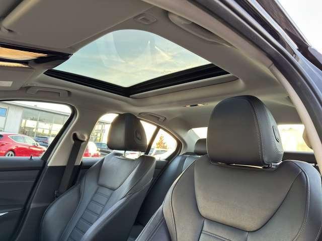 BMW 320 d xDrive Luxury Line AUTOMATIK / LEDER / AHK / SCH