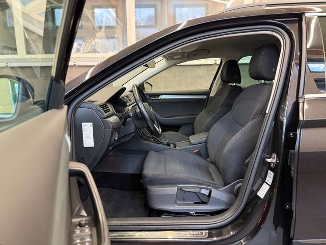 Skoda Superb Combi Ambition DSG BI-XENON NAVI AHK 1.Hd
