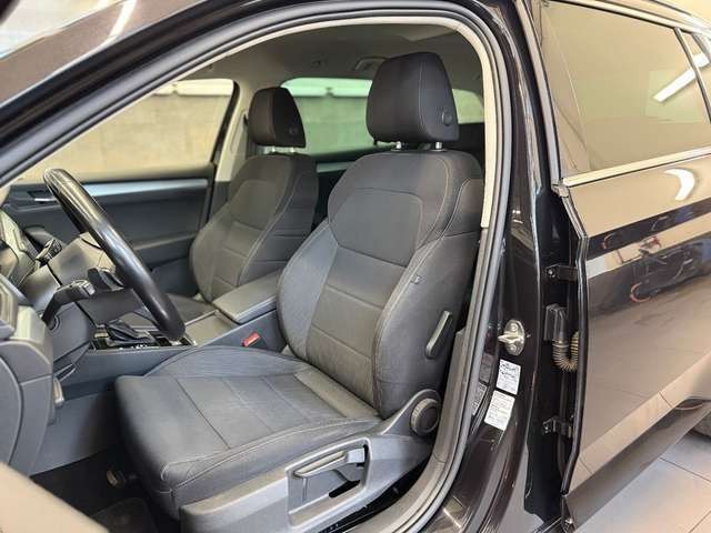 Skoda Superb Combi Ambition DSG BI-XENON NAVI AHK 1.Hd