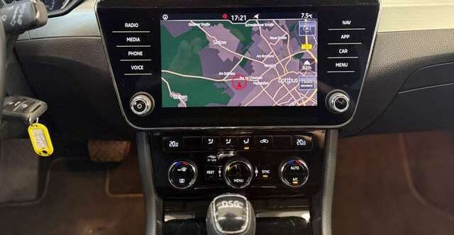 Skoda Superb Combi Ambition DSG BI-XENON NAVI AHK 1.Hd