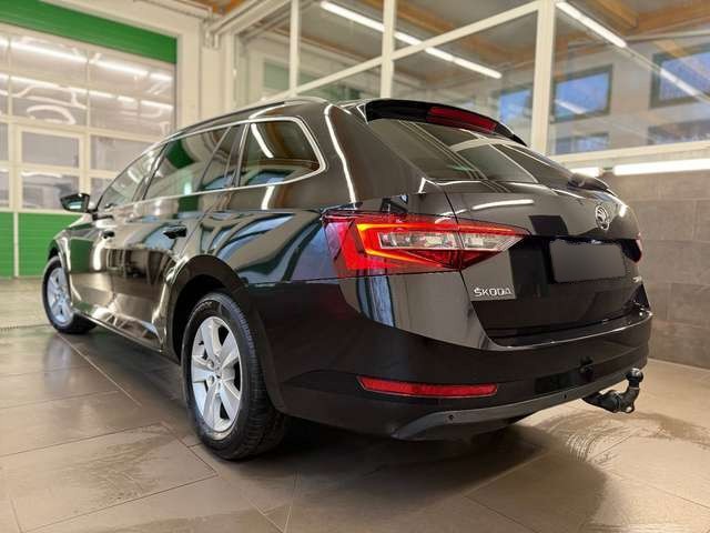 Skoda Superb Combi Ambition DSG BI-XENON NAVI AHK 1.Hd