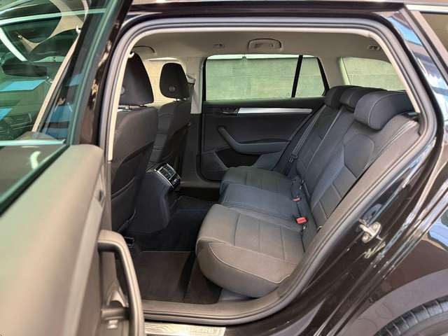 Skoda Superb Combi Ambition DSG BI-XENON NAVI AHK 1.Hd