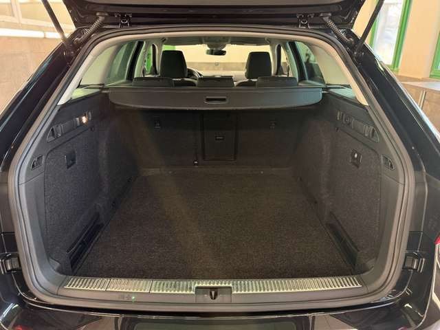 Skoda Superb Combi Ambition DSG BI-XENON NAVI AHK 1.Hd