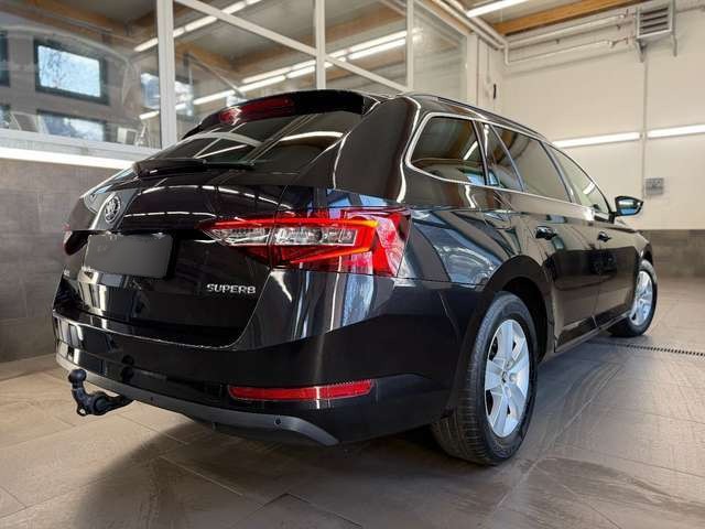 Skoda Superb Combi Ambition DSG BI-XENON NAVI AHK 1.Hd