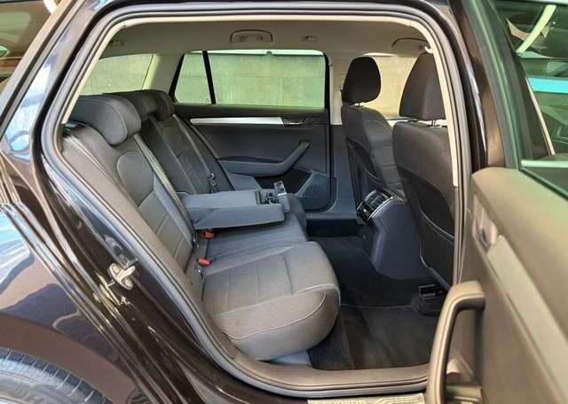 Skoda Superb Combi Ambition DSG BI-XENON NAVI AHK 1.Hd